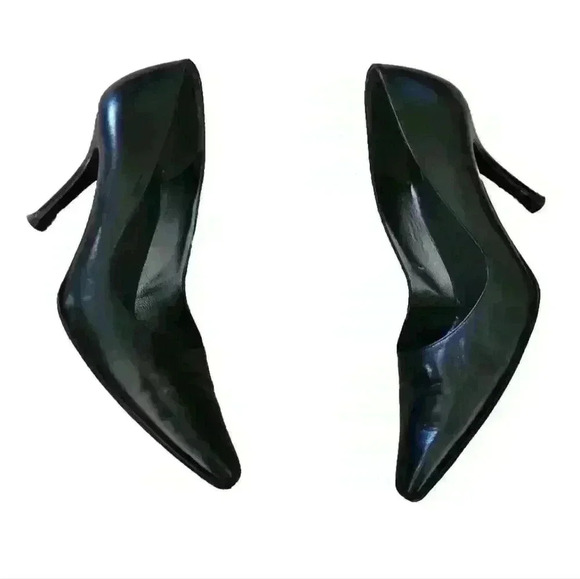 Stewart Weitzman Women's Black Leather Pointed Toe Pump 8 - Picture 8 of 13